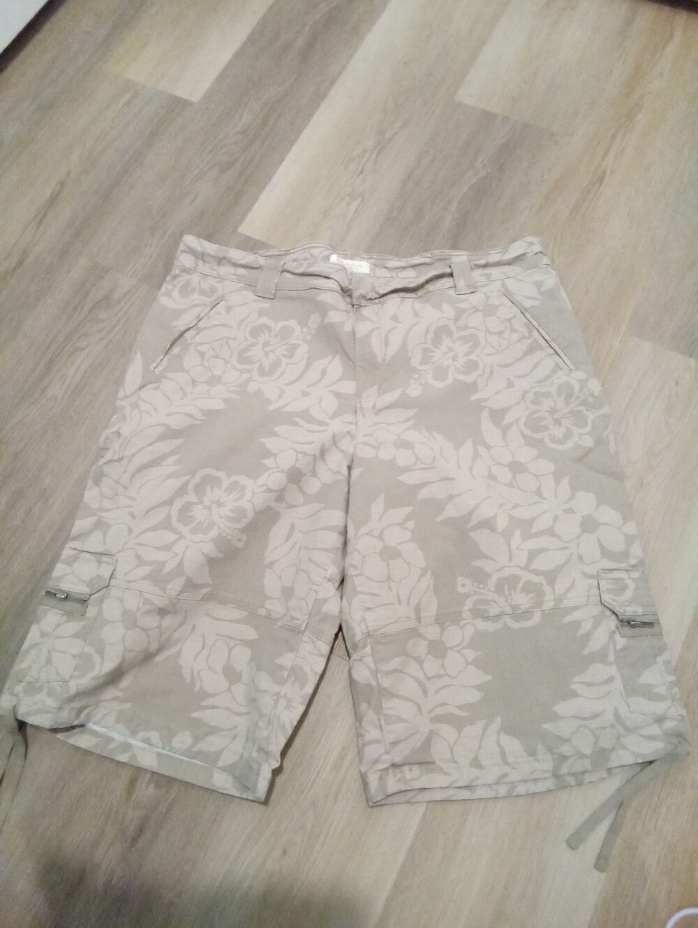 Lee Plus Size 22W Floral Cargo Bermuda Shorts - Light Tan and Cream